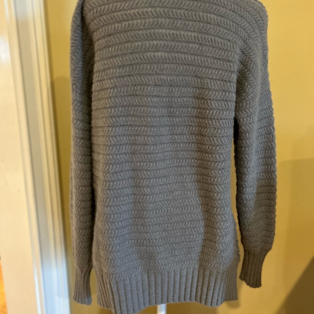 NWT Women’s Hand Woven Gray Sweater with Lace V-Neck - Picture 10 of 14